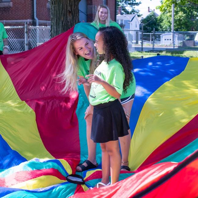 a u n e student helps a class of children with lay therapy